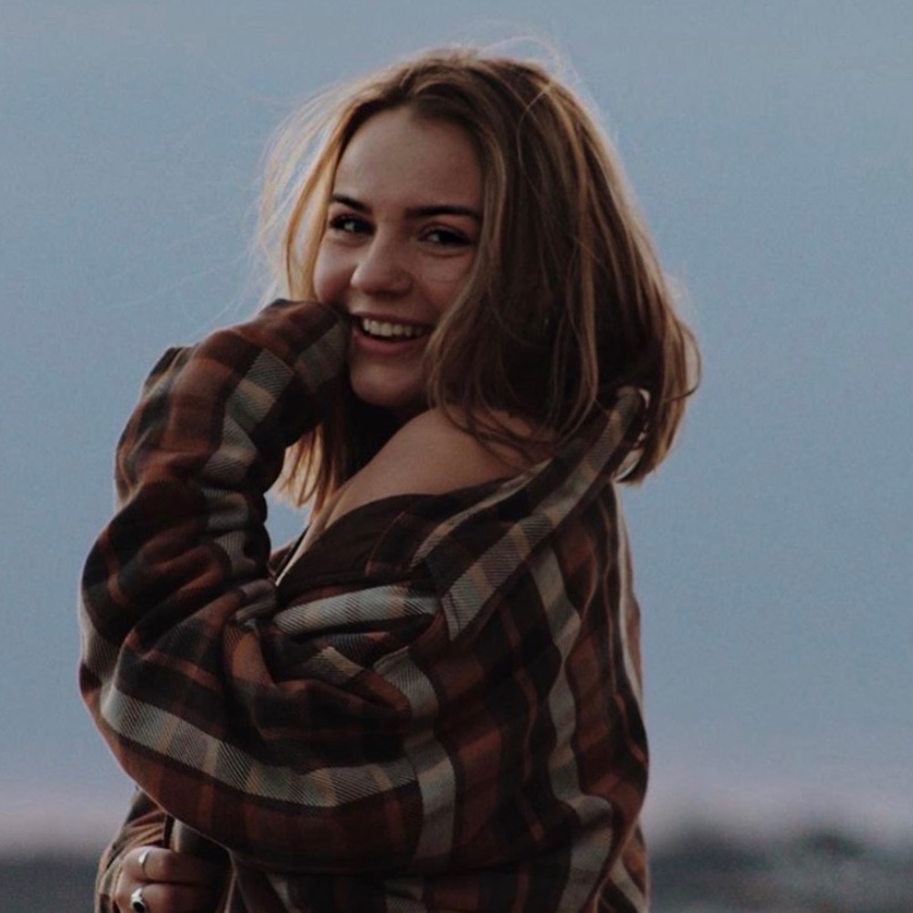 Meet your Posher, Ava